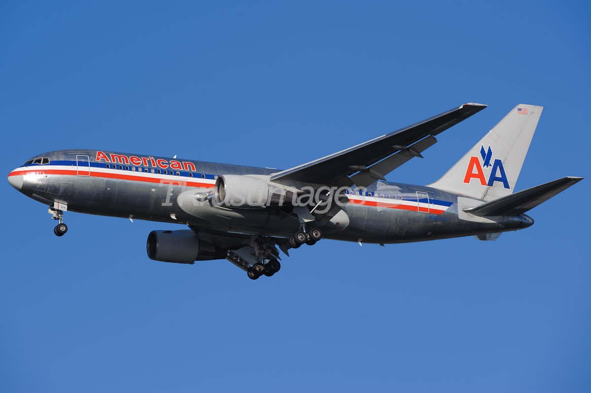 Boeing 767-223/ER N324AA (cn 22325/147)